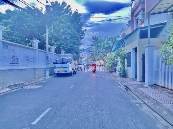 Bán nhà 3 tầng, 120m2,  đường Số 10, Linh Xuân, Thủ Đức, TP HCM,  sổ hồng riêng. Giá 7,38 tỷ.