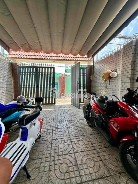 Bán nhà 3 tầng, 120m2,  đường Số 10, Linh Xuân, Thủ Đức, TP HCM,  sổ hồng riêng. Giá 7,38 tỷ.