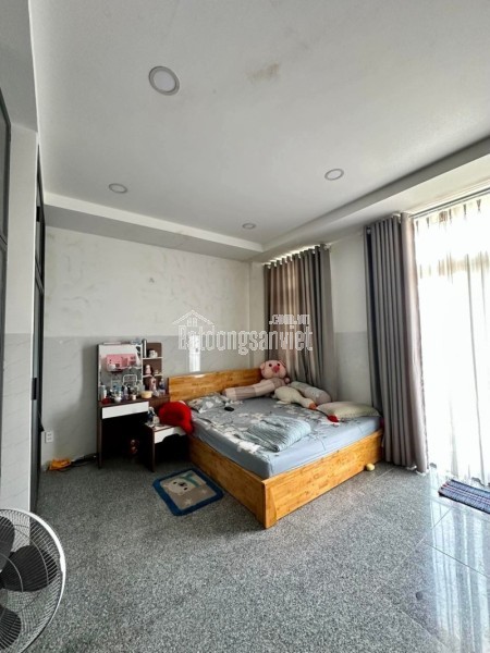 Bán nhà 3 tầng, 120m2,  đường Số 10, Linh Xuân, Thủ Đức, TP HCM,  sổ hồng riêng. Giá 7,38 tỷ.