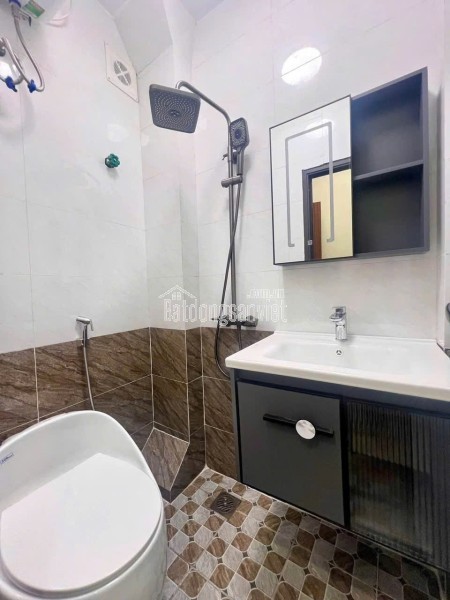 CHÍNH CHỦ CHO HỘ GIA ĐÌNH THUÊ NHÀ NGUYÊN CĂN 5 TẦNG MỚI XÂY – NGÕ 72 TÔN THẤT TÙNG, KHƯƠNG