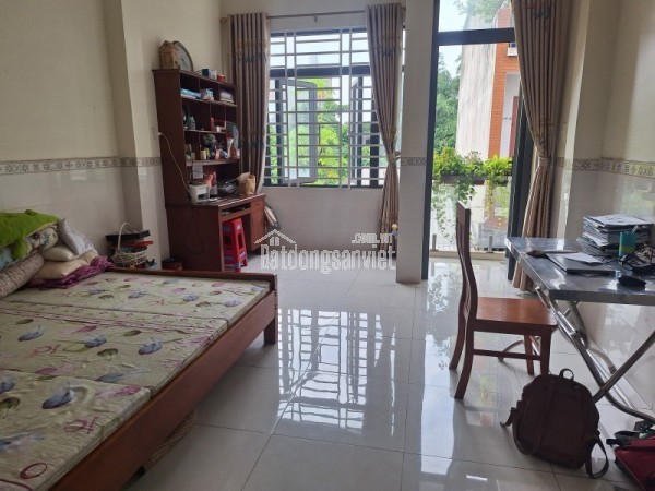Bán nhà 3 tầng đường Số 4, Trường Thọ, Thủ Đức, TP HCM. DT  62m2. Giá 5,99 tỷ, sổ hồng riêng.
