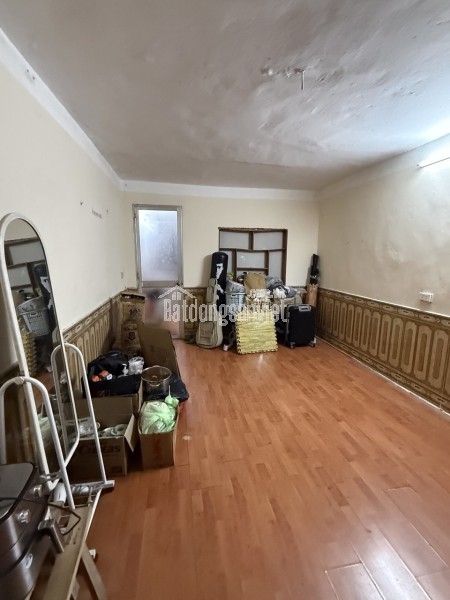 Chính chủ cho thuê căn hộ tầng 4 Tập thể Nghĩa Tân, 70m2, 2 ngủ, 7 triệu/tháng