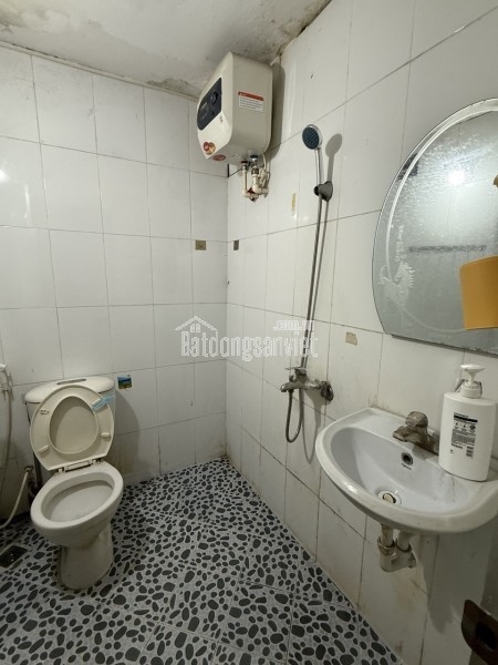 Chính chủ cho thuê căn hộ tầng 4 Tập thể Nghĩa Tân, 70m2, 2 ngủ, 7 triệu/tháng