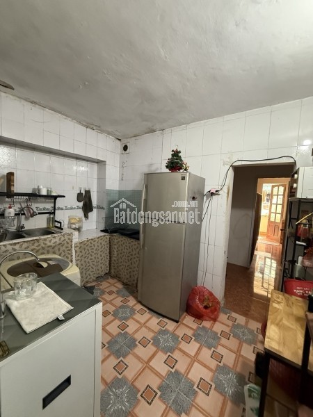 Chính chủ cho thuê căn hộ tầng 4 Tập thể Nghĩa Tân, 70m2, 2 ngủ, 7 triệu/tháng