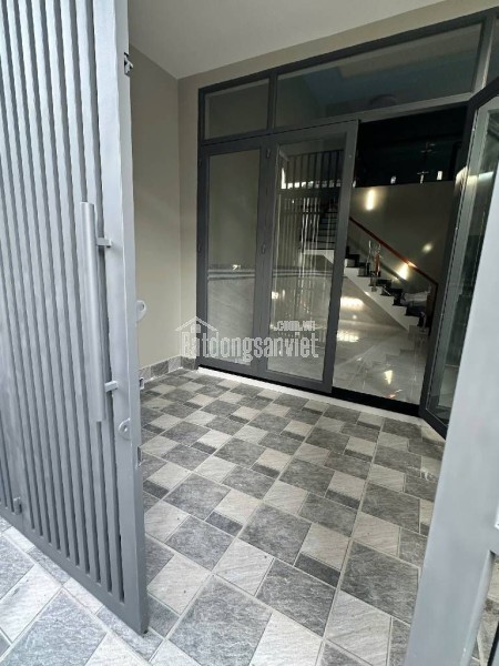 NHÀ ĐẸP LENG KENG - HẺM XE HƠI VÀO NHÀ - VỊ TRÍ ĐẸP - NGANG 5 BỀ THẾ - SHR HÀNG HIẾM.