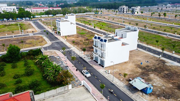 Vị trí tọa lạc 2 mặt tiền đường ĐT 741 (Quốc lộ 14) và đường cao tốc TPHCM - Thủ Dầu Một - Chơn