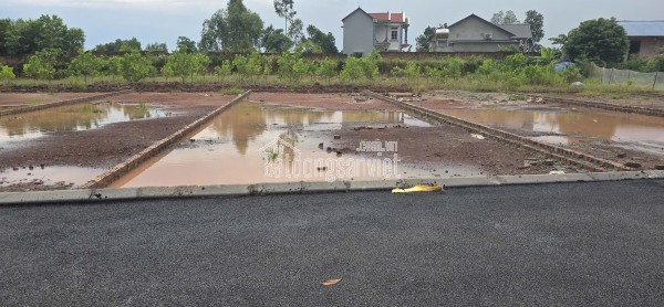 Bán đất Sóc Sơn- Hà Nội, 100m, mt 5.5m, 770 triệu, đường nhựa ô tô thông, gần UB xã, xây ở