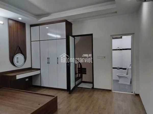 CHO THUÊ NHÀ 318 NGỌC TRÌ – 5 TẦNG , FULL NỘI THẤT, CHỈ 8 TRIỆU/THÁNG