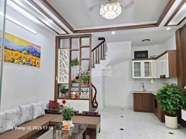CHO THUÊ NHÀ 318 NGỌC TRÌ – 5 TẦNG , FULL NỘI THẤT, CHỈ 8 TRIỆU/THÁNG