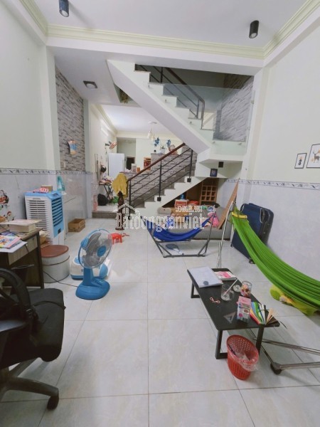 Bán nhà đường số 33, Linh Đông, Thủ Đức, TP HCM. DT 80m2, 5 tầng, SHR. Giá 10,68 tỷ.