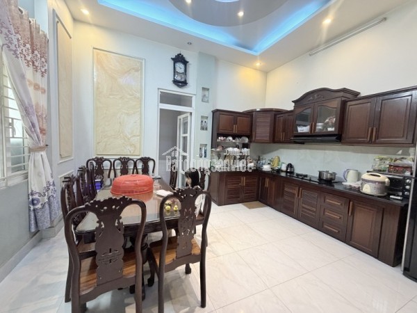 Bán nhà 3 tầng đường số 24, Linh Đông, Thủ Đức, TP HCM. DT 115m2, sổ hồng, giá 10,45 tỷ.