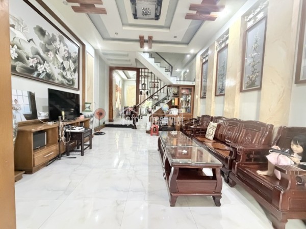 Bán nhà 3 tầng đường số 24, Linh Đông, Thủ Đức, TP HCM. DT 115m2, sổ hồng, giá 10,45 tỷ.