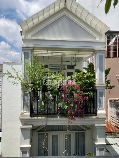 Bán nhà gần Lạc Long Quân 70m2, 4 tầng BTCT, 4 phòng ngủ, giá 8.3 tỷ