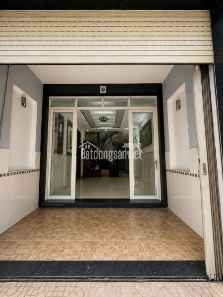 Bán nhà gần Lạc Long Quân 70m2, 4 tầng BTCT, 4 phòng ngủ, giá 8.3 tỷ