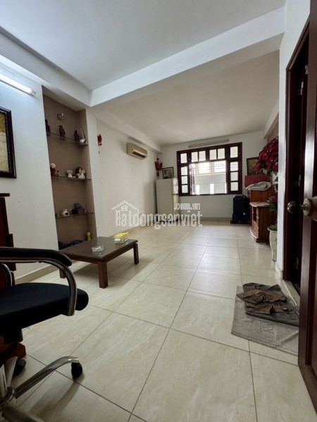 Bán nhà gần Lạc Long Quân 70m2, 4 tầng BTCT, 4 phòng ngủ, giá 8.3 tỷ