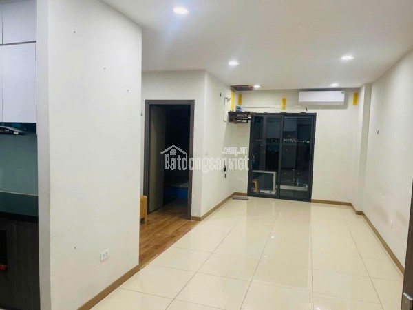 Cần bán căn hộ 49m2 1 ngủ +1 nhà sửa sang và làm nội thất cơ bản liền tường chung cư HH2 Xuân Mai