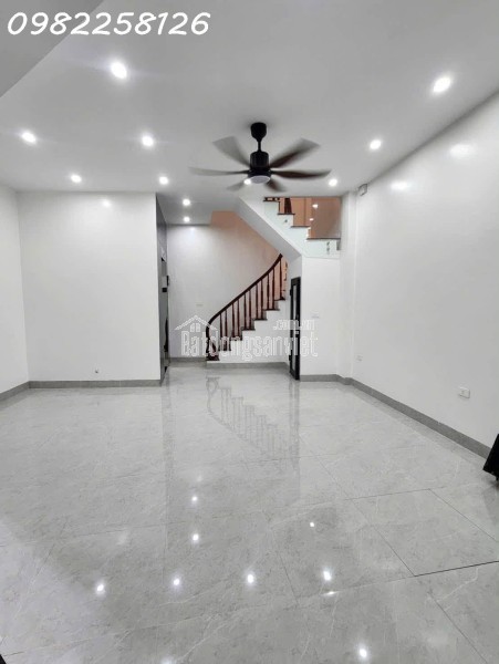 Bán nhà ngõ 158 Nguyễn Văn Cừ .DT 60m2 xây 6 tầng mới 100%.