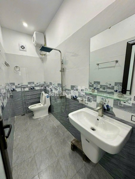 Siêu phẩm Nhân Trạch 37m2 , 5 tầng ( có gara để xe , tầng 2,3,4 mỗi tầng 2  phòng ngủ 1 wc )