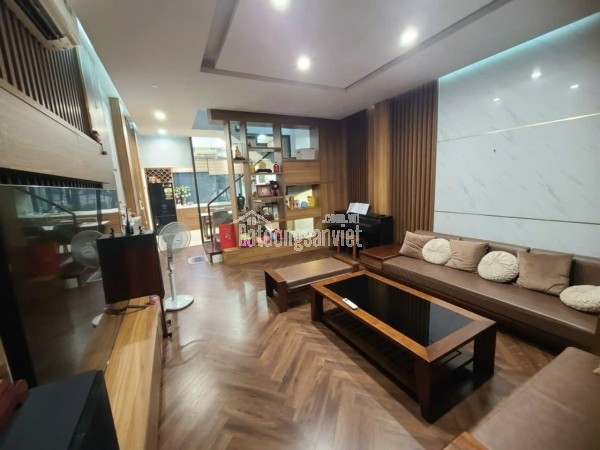 Ngõ phố Pháo Đài Láng, Đống Đa
 Diện tích: 52m²
  Giá bán: 18.9 tỷ