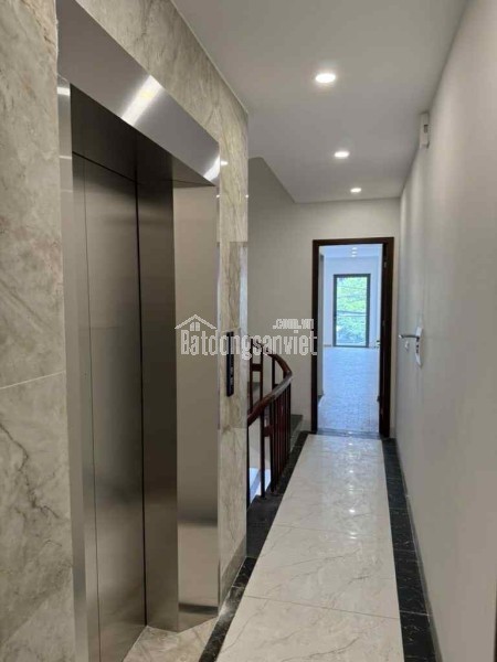 bán nhà Hoa Lâm-Việt Hưng, 83m x 5 tầng, thang máy, gara, nở hậu, 6 ngủ khép kín, dòng tiền 400tr/n