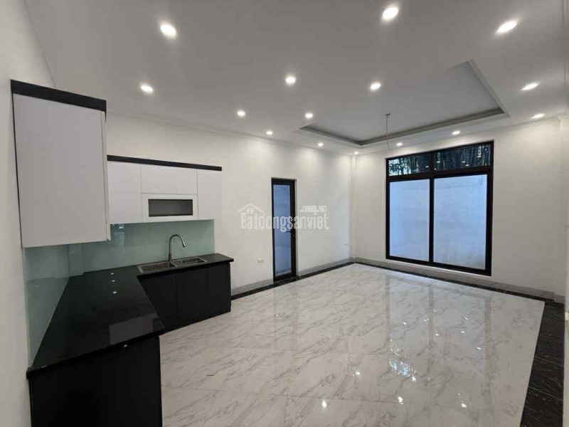 bán nhà Hoa Lâm-Việt Hưng, 83m x 5 tầng, thang máy, gara, nở hậu, 6 ngủ khép kín, dòng tiền 400tr/n