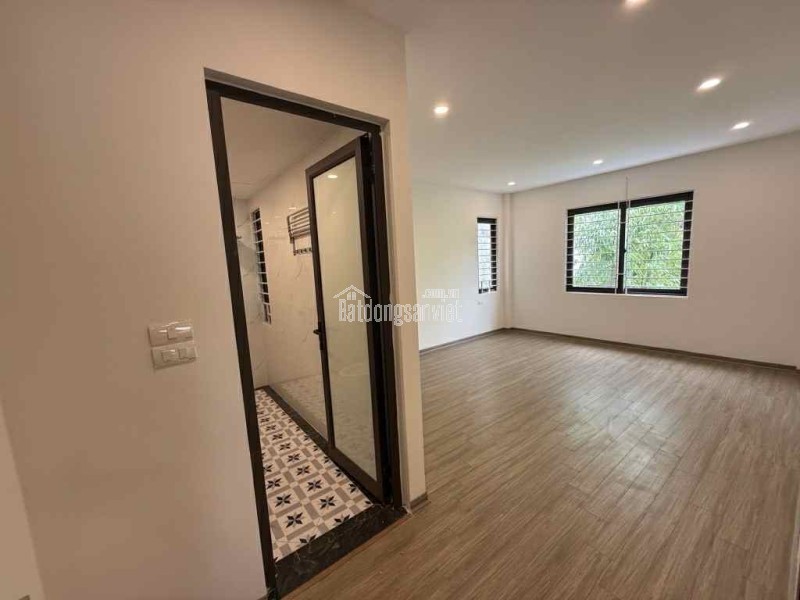 bán nhà Hoa Lâm-Việt Hưng, 83m x 5 tầng, thang máy, gara, nở hậu, 6 ngủ khép kín, dòng tiền 400tr/n