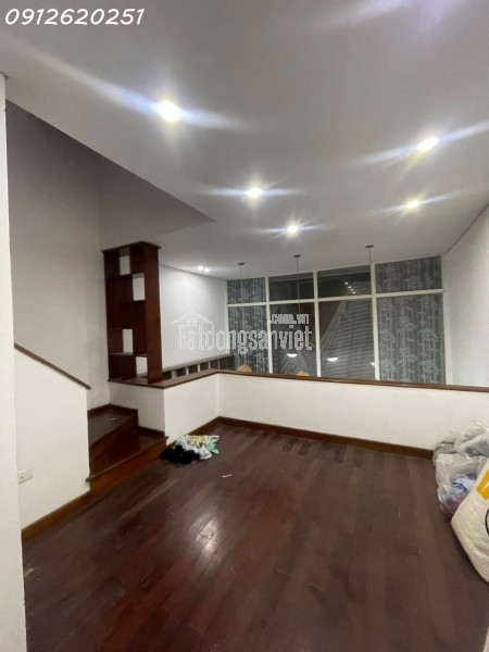 Bán nhà mới phố Trại Cá quận Hai Bà Trưng 3 tầng 42m2 giá nhỉnh 5 tỷ