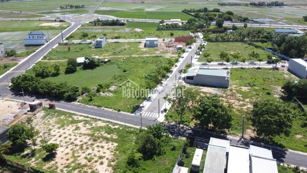 Nhượng 10,000 m2 SHR 960 ODT đất nhà hàng ngay phố chợ long điền giá 5tr/m2