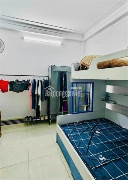 Bán nhà 553 Nguyễn Khoái, 33m2, MT 3.2m, ngõ nông, gần phố, 50m oto tránh, giá 4.88 tỷ