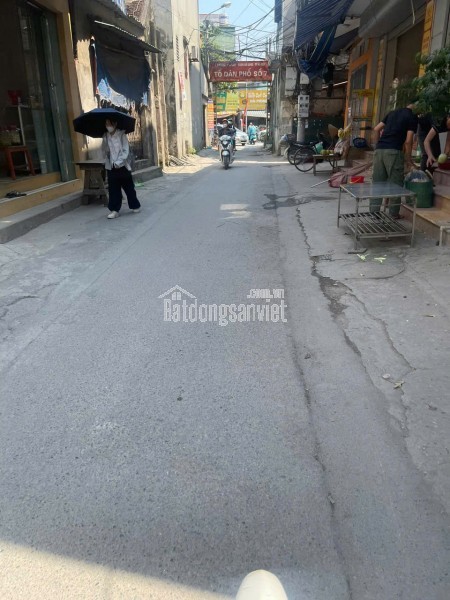Gần tết ô anh cần tiền gấp bán nhà cách mặt phố xốm vs  đường 21b 70m đi vào
 Căn góc bãi đỗ ô tô