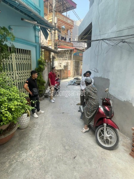 Gần tết ô anh cần tiền gấp bán nhà cách mặt phố xốm vs  đường 21b 70m đi vào
 Căn góc bãi đỗ ô tô