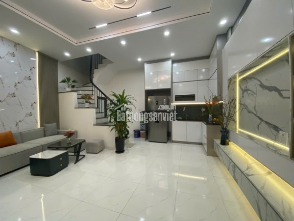 Bán Ngôi nhà 33 m² tuyệt đẹp với thiết kế rộng rãi và tiện nghi cao cấp tại ngõ Hòa Bình, Hai bà