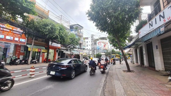 Bán Căn Nhà Gần Sân Bóng - Vĩnh Ngọc, Nha Trang