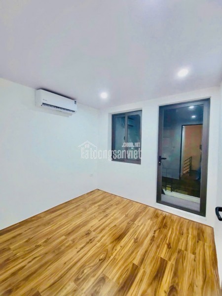 Căn nhà tài chính vừa tiền, đối diện khu Vinhomes Metropolis Liễu Giai, quận Ba Đình.