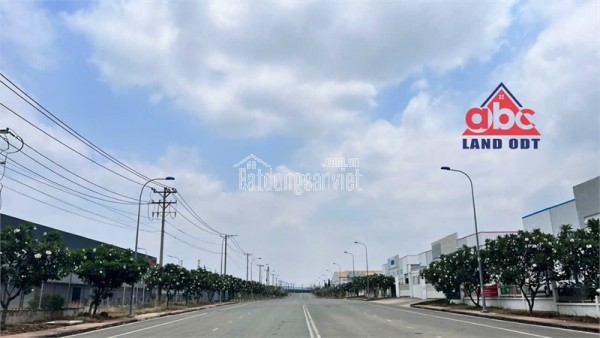 NP1034 nhà đẹp 1 lầu , đường rộng xe hơi thoải mái. thiết kế nhà hiện đại. giao liền