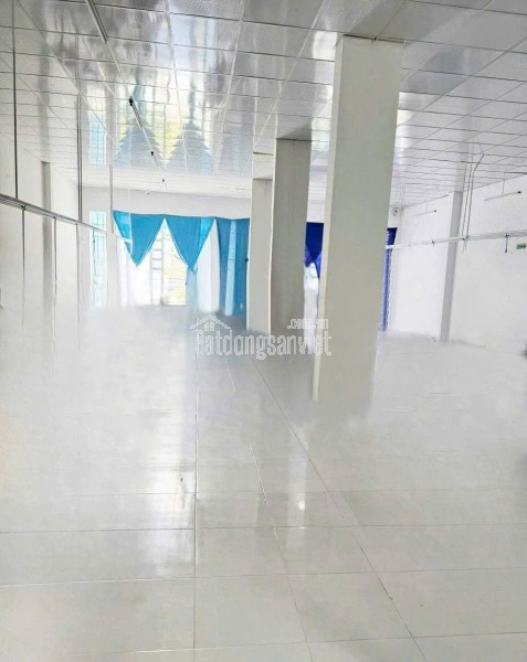 91. Cho Thuê Kho Xưởng 300M² Có Sân Sau Mặt Sông Nhỏ