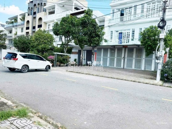 91. Cho Thuê Kho Xưởng 300M² Có Sân Sau Mặt Sông Nhỏ