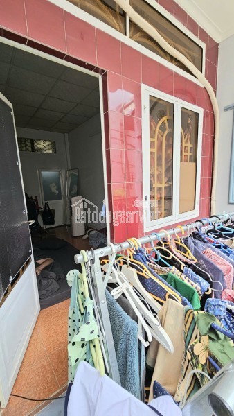 SÁT MẶT TIỀN Q4 TÔN ĐẢN 

NGANG 3 DÀI 16 M 

ĐÚC 4 TẤM 
CÓ 5 TỎI