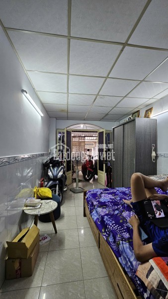 SÁT MẶT TIỀN Q4 TÔN ĐẢN 

NGANG 3 DÀI 16 M 

ĐÚC 4 TẤM 
CÓ 5 TỎI