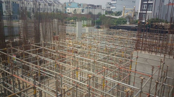 Dự án đang triển khai lắp dựng giàn giáo sàn 2