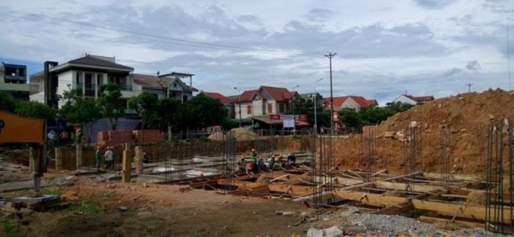 Các dãy nhà mặt đường chính đang được khởi công xây dựng