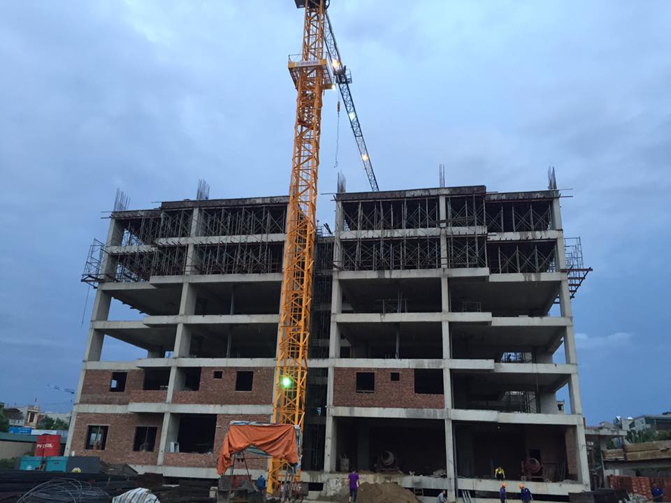 Đổ sàn tầng 7, xây thô lên tầng 2