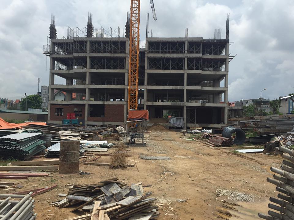 Xong sàn tầng 6, xây thô tầng 1