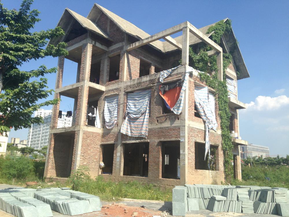 Khu biệt thự một số căn đã bàn giao, một số căn đang xây thô