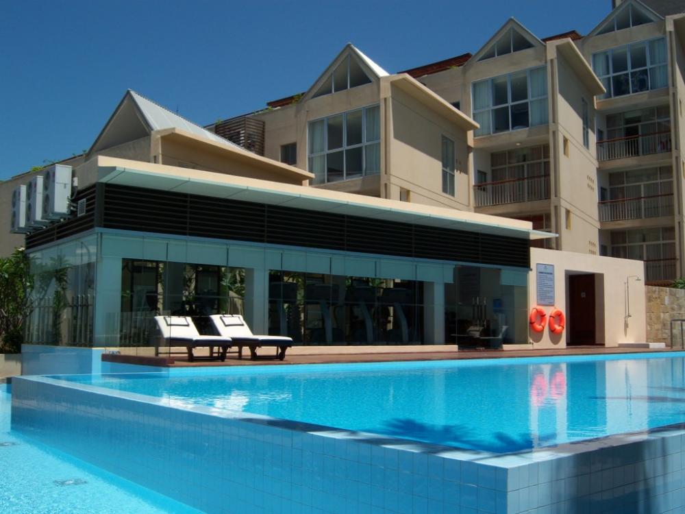 Khuôn viên được thiết kế đầy đủ tiện nghi và hiện đại bể bơi somerest