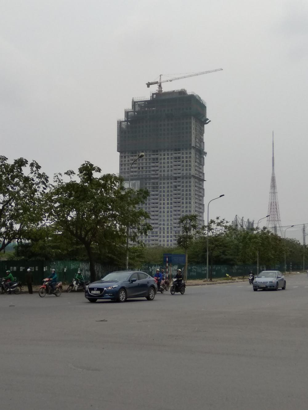 Dự án đang sơn và lắp cửa kính