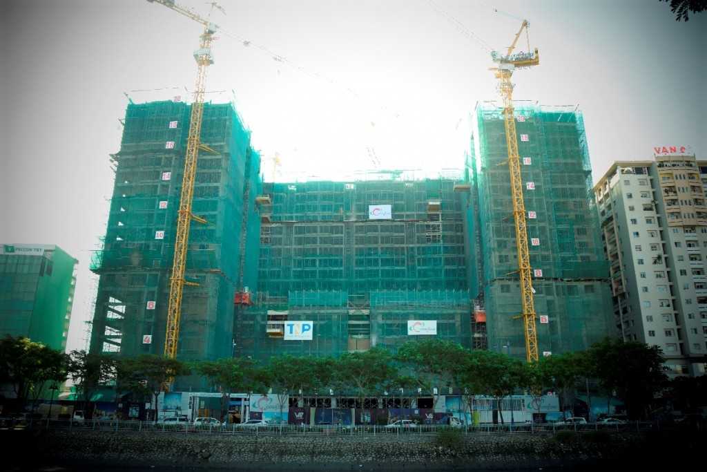 Dự án đang thi công tầng 20 và xây tô tầng 10, tháp B đang đã hoàn thành tầng 27 và đang xây tô tầng 18.