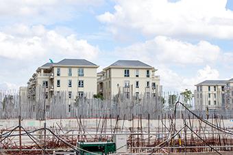 Tòa Lux 5 đang thi công sàn tầng trệt.