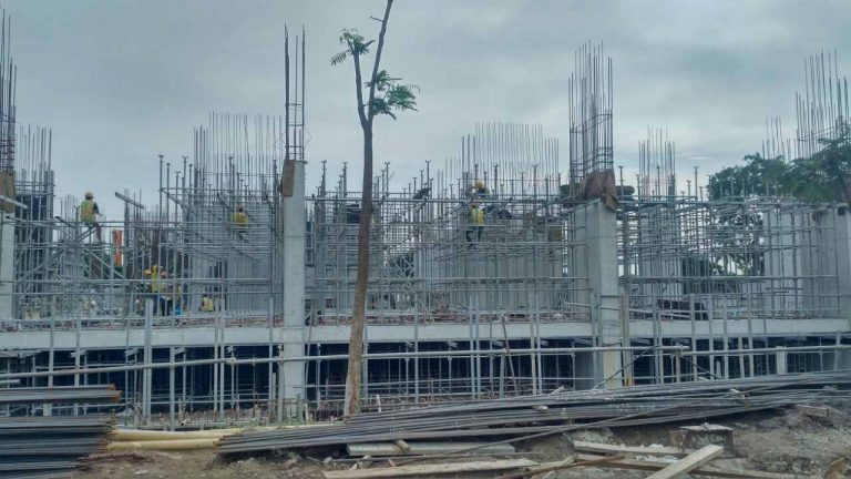 Các tòa khác đang đổ sàn tầng 1